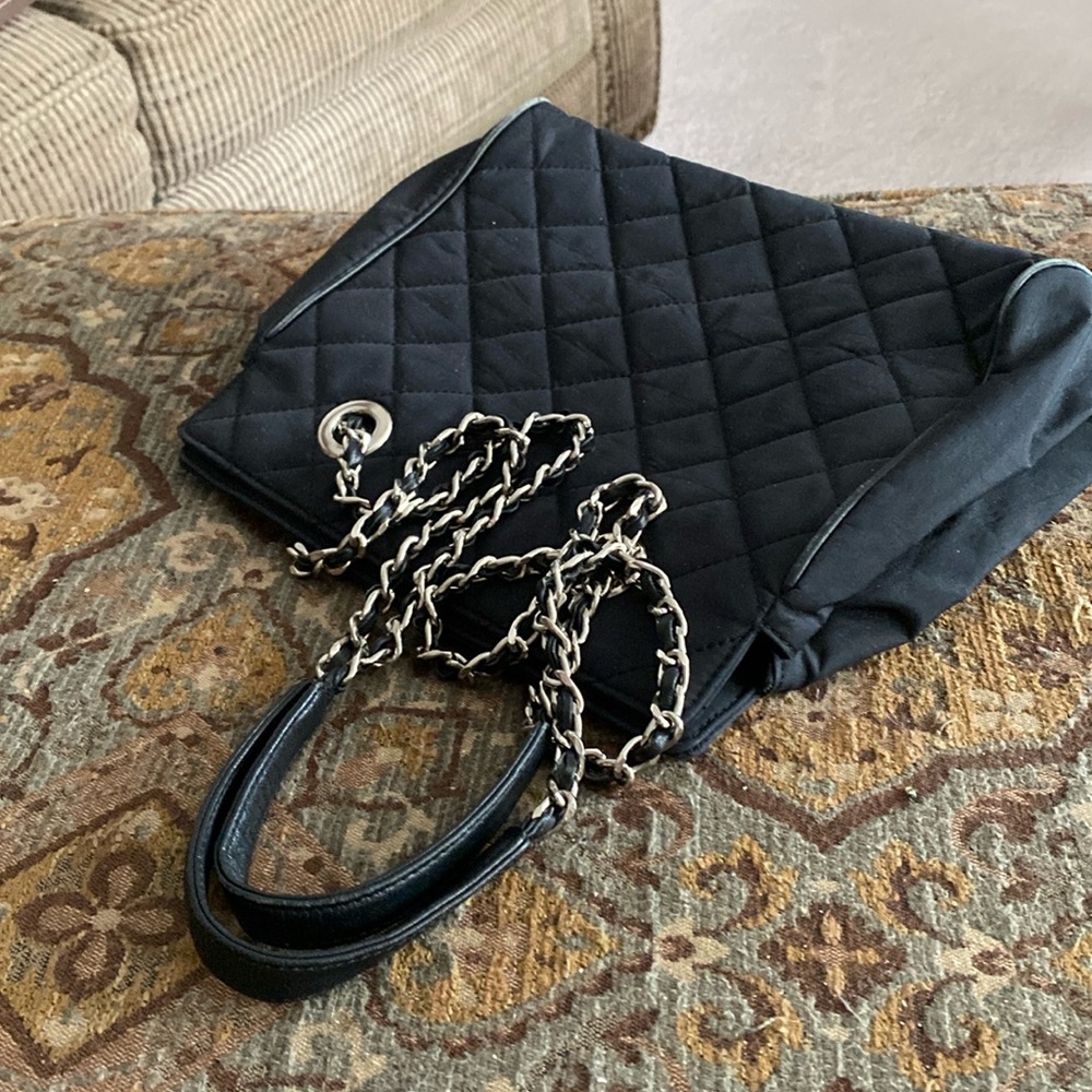 Ann Taylor chain Black clothe shoulder bag. Leather bands for shoulder.